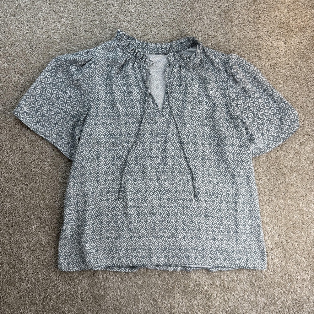 LOFT Blouse Womens M Gray Geometric Short Sleeve Tie Neck Knit Lightweight Top